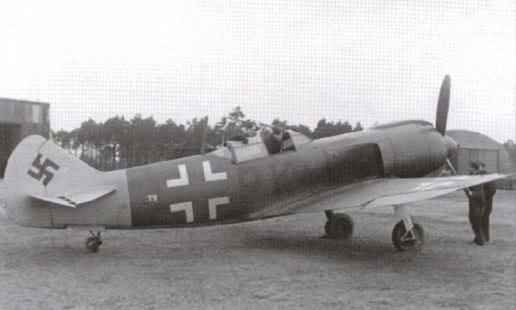 Hawker Typhoon Mk.Iв 1/72 (Academy) Image