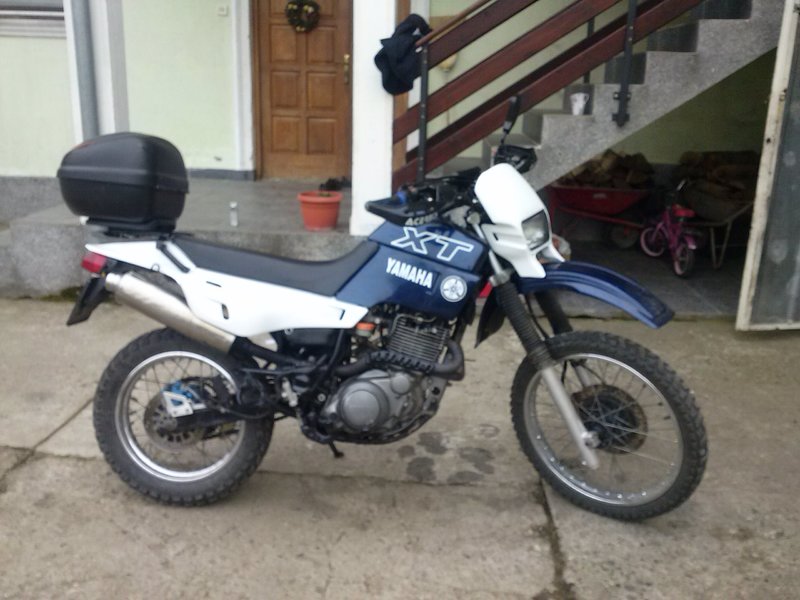 Yamaha_xt600e_white.jpg