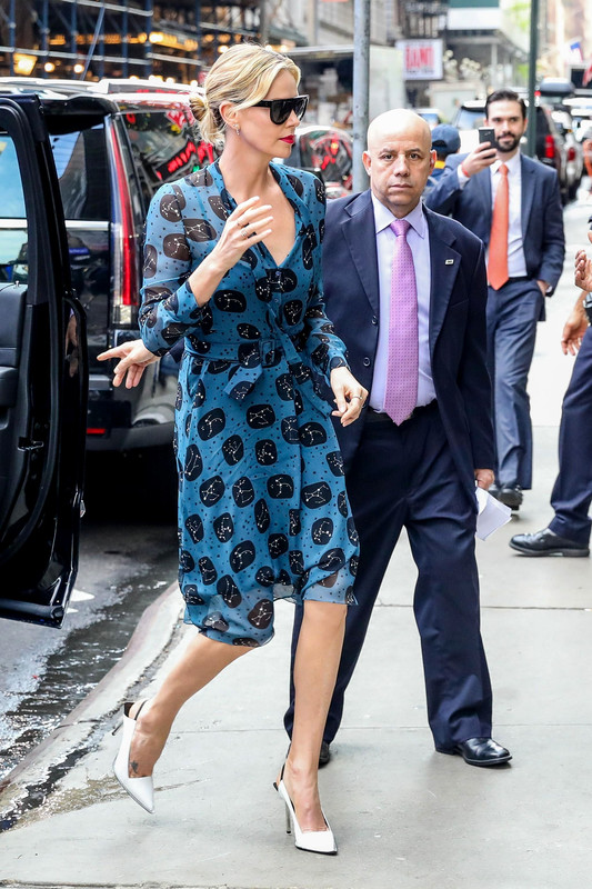 charlize-theron-arriving-at-good-morning-america-in-nyc-5418-1