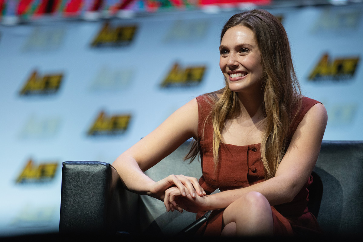 Elizabeth Olsen Crossed Legs – ACE Comic Con at WaMu Theater in Seattle ...