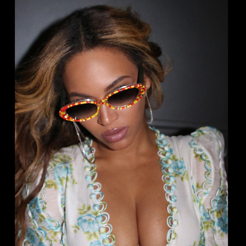 beyonce-knowles-recent-cleavage-bearing-photoshoot-22818-5