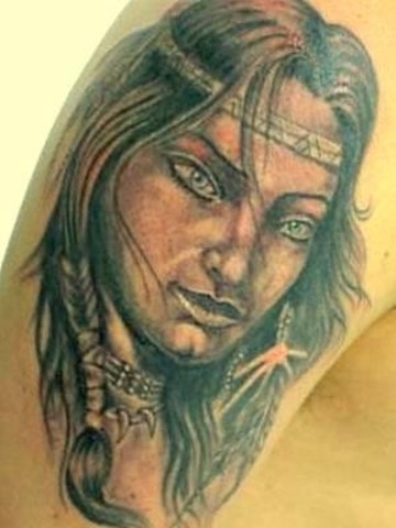 tatuaggio_indiano_di_un_volto