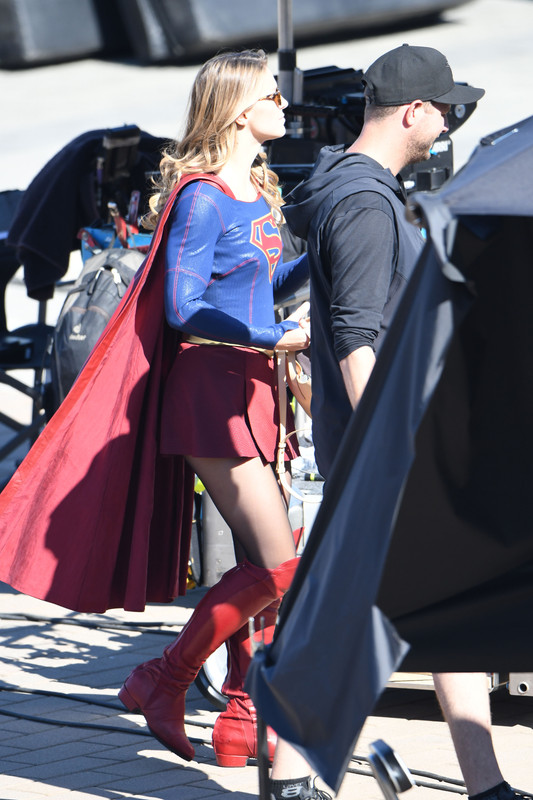 melissa-benoist-filming-supergirl-in-vancouver-9518-39
