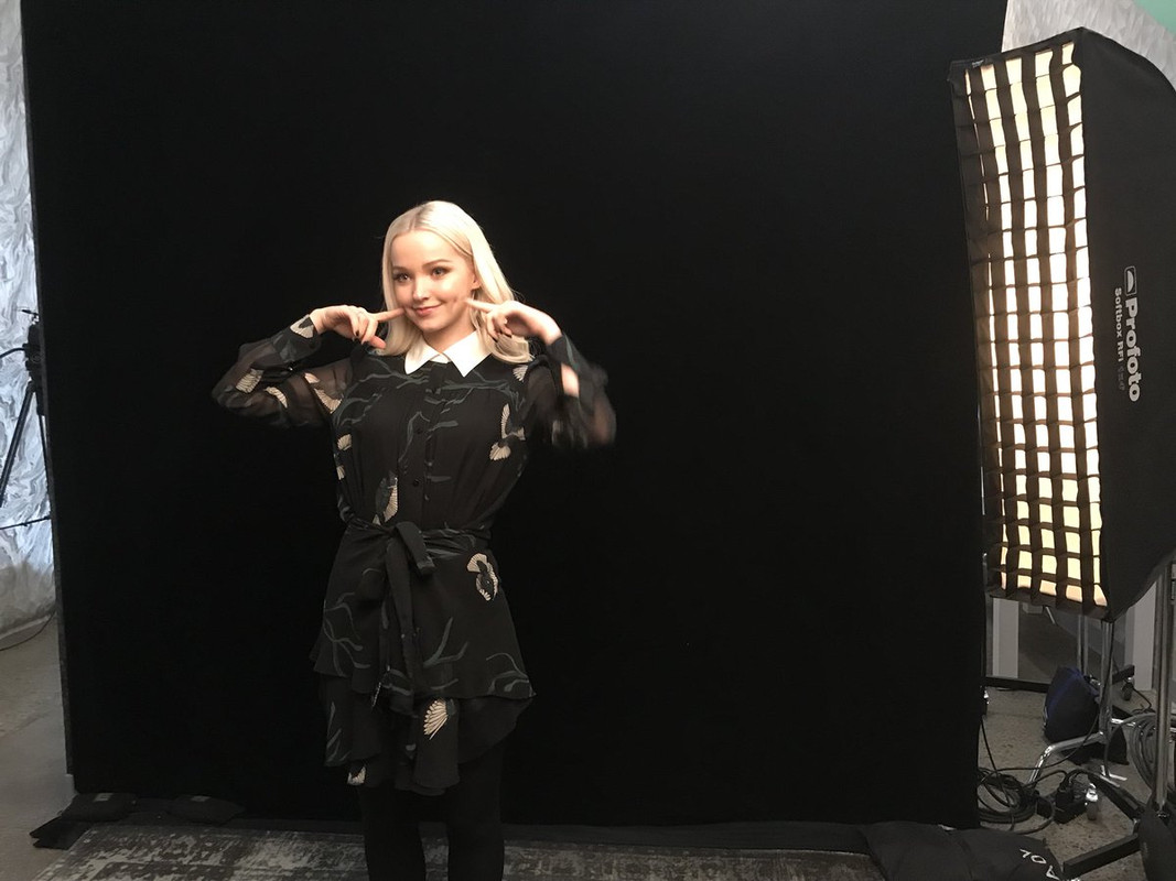 dove-cameron-inside-the-aol-build-studios-in-nyc-32118-10