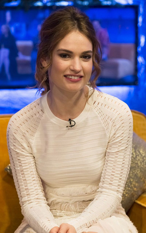 lily-james-at-the-jonathan-ross-show-in-london-21-12-2015_6