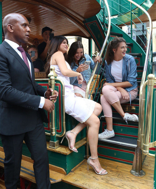 selena-gomez-at-coachs-meet-and-greet-with-selena-gomez-event-at