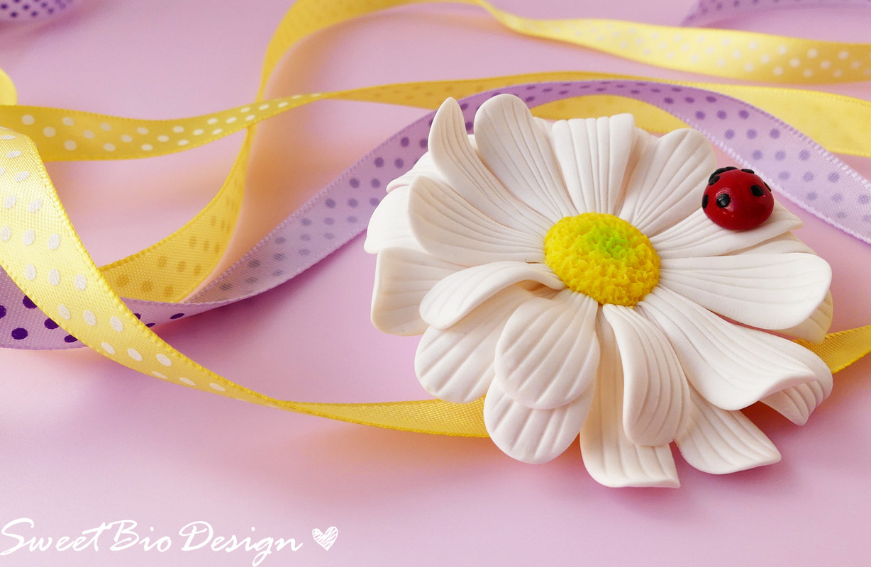 Spilla Margherita in FIMO – Daisy brooch Polymer Clay – Sweetbiodesign  SweetbioDesign