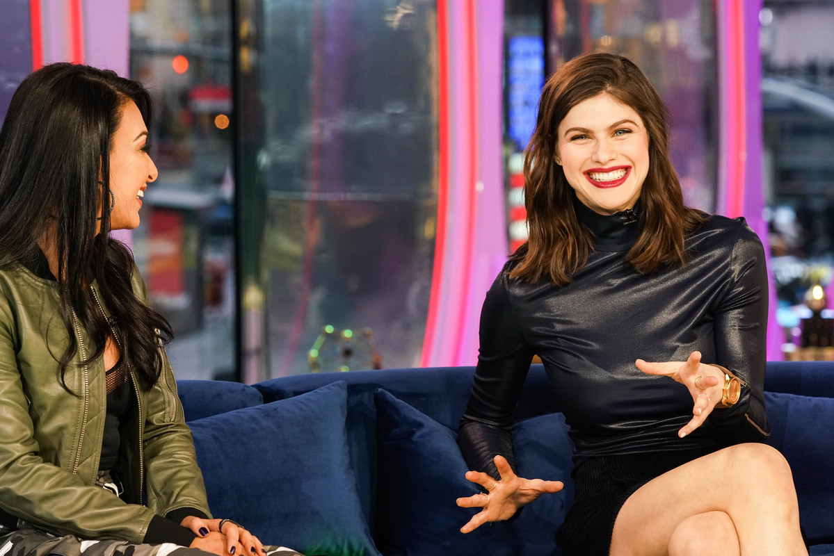 Alexandra Daddario Legs Crossed – MTV’s TRL in New York City | LEGS COOL