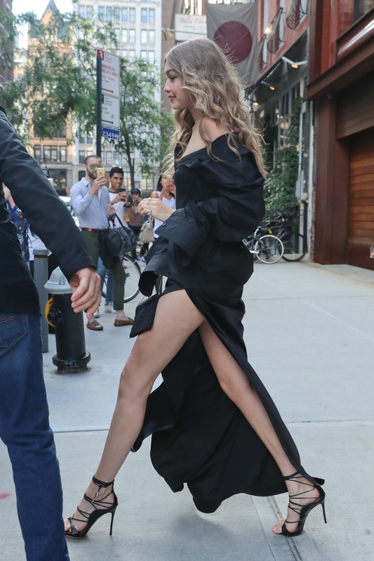 gigi-hadid-leaving-her-apartment-in-nyc-6518-4