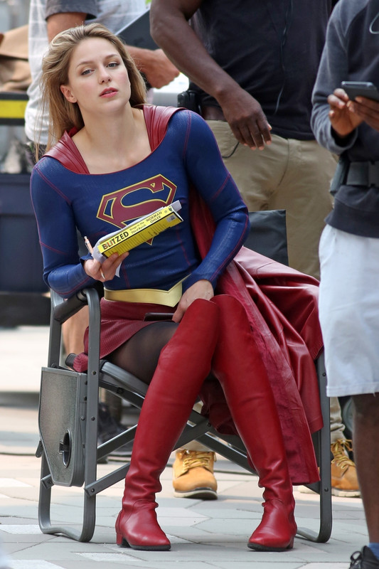 melissa-benoist-filming-supergirl-in-vancouver-81418