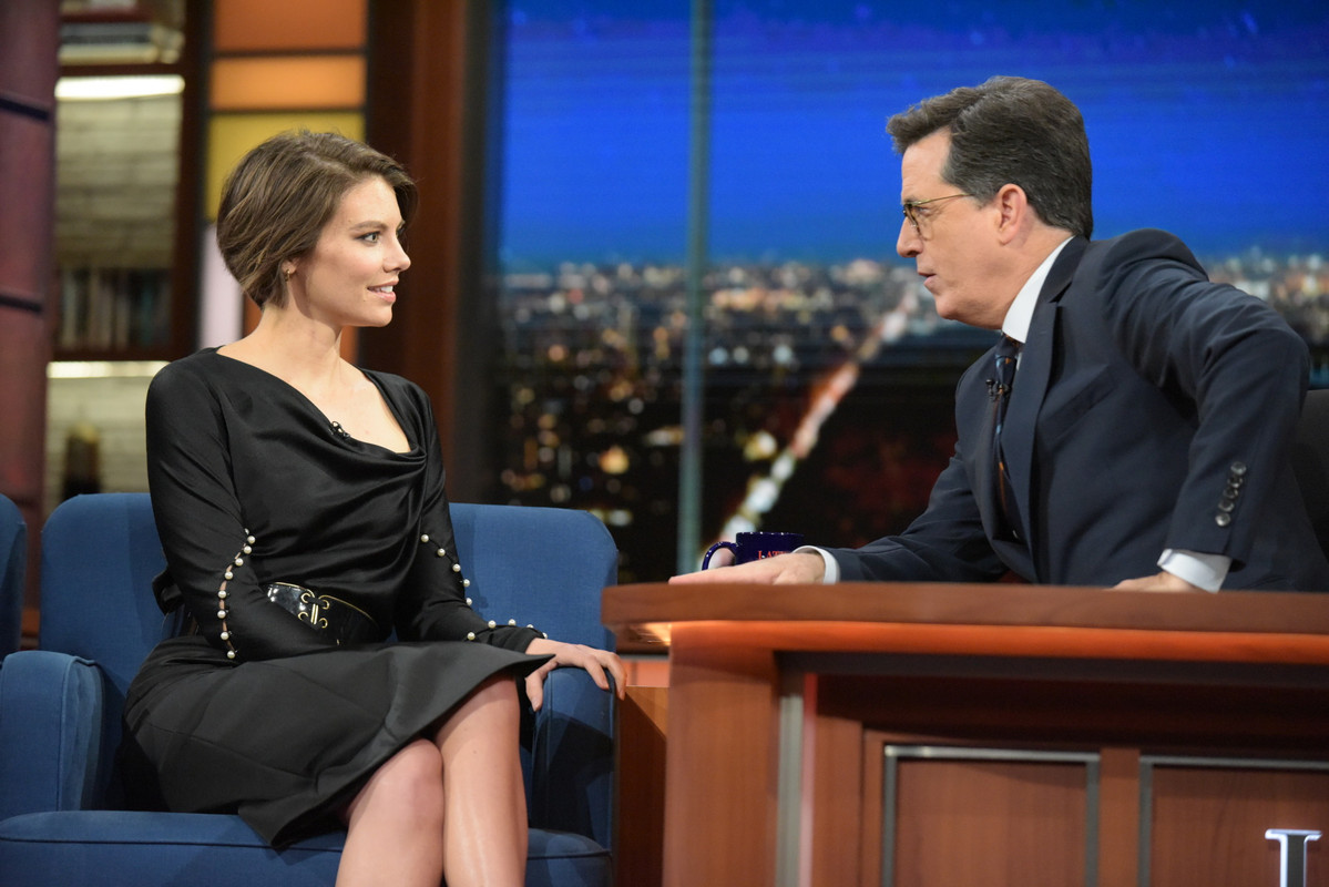 lauren-cohan-the-late-show-with-stephen-colbert-november-30th-20