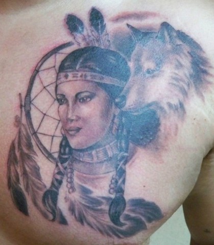 tatuaggio_con_indiana_e_lupo