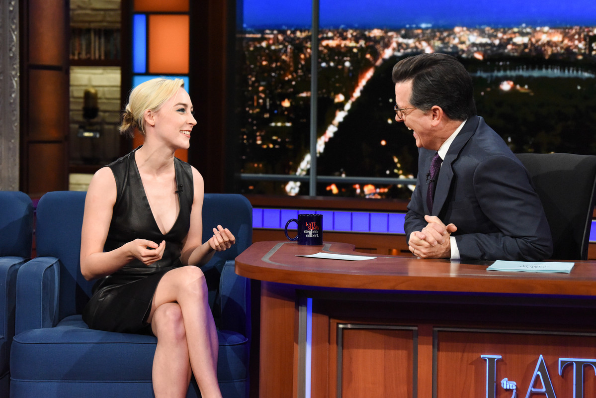 saoirse-ronan-the-late-show-with-stephen-colbert-december-5th-20
