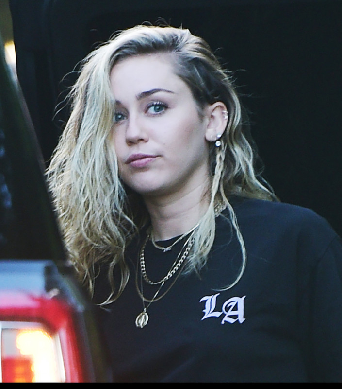 miley-cyrus-out-in-la-61018-4