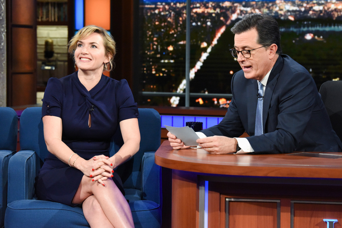 kate-winslet-the-late-show-with-stephen-colbert-november-30th-20