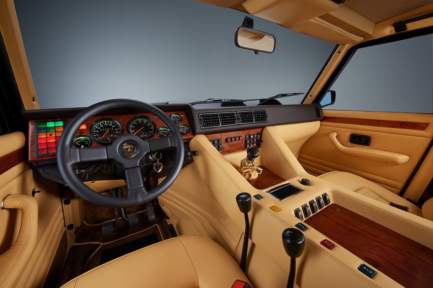 Lamborghini-_LM002-cabin.jpg