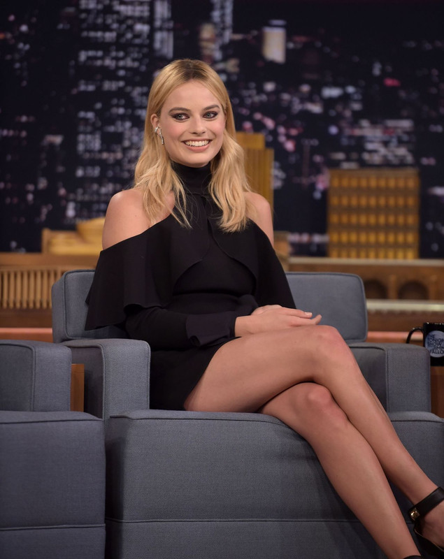 margot-robbie-tonight-show-with-jimmy-fallon-in-nyc-july-2016-1