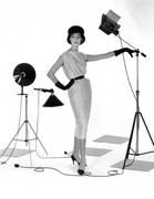 1961_fashion_simone_d_aillencourt_1957_horn_3