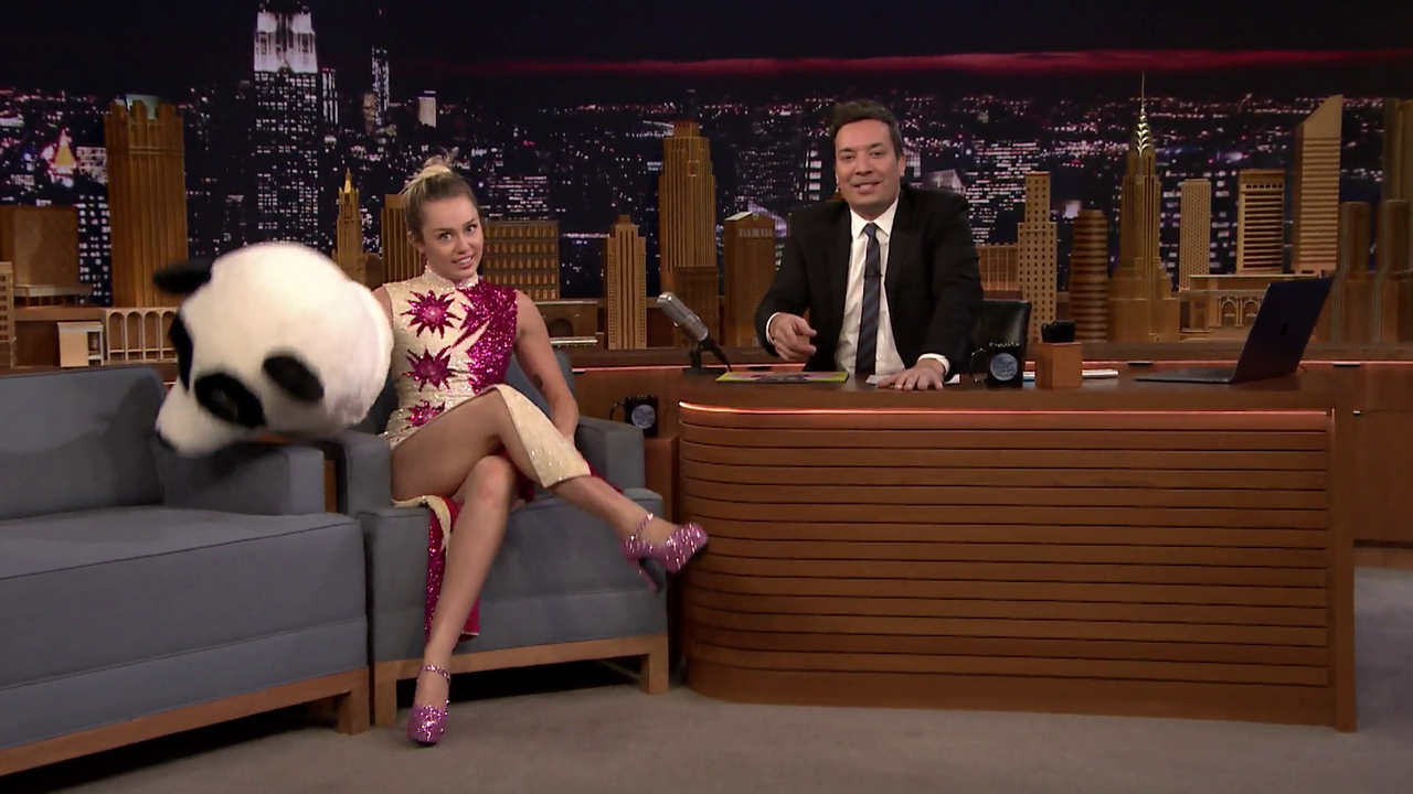 miley-cyrus-the-tonight-show-starring-jimmy-fallon-october-6-201