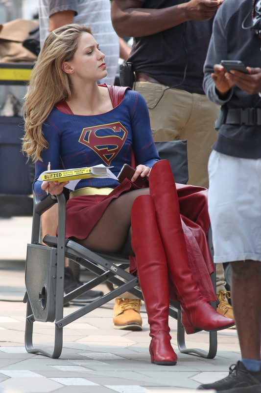 melissa-benoist-filming-supergirl-in-vancouver-81418-1
